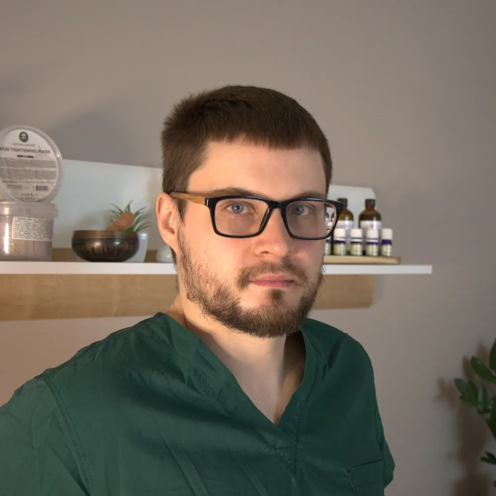 Jevgeņijs Komarovs — masieris Rīgā